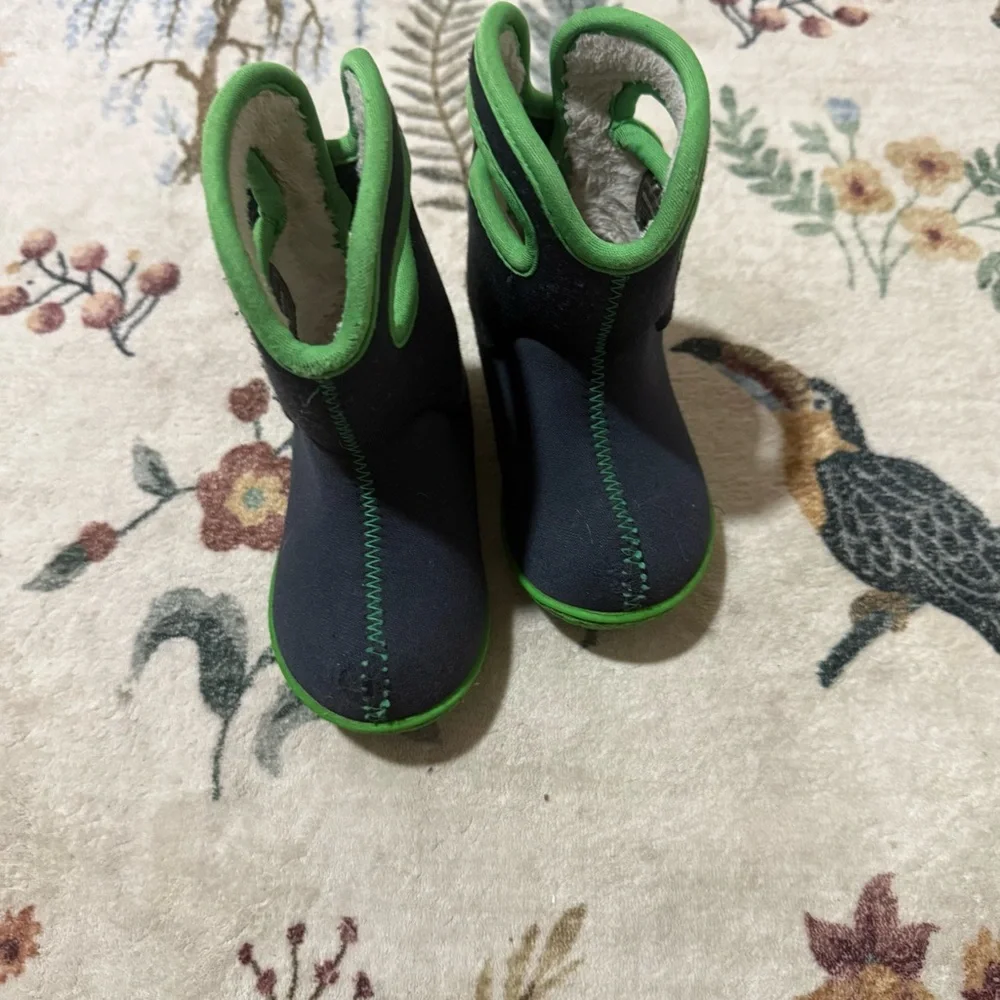 Bogs Unisex Kids Snow Boots Navy size 5